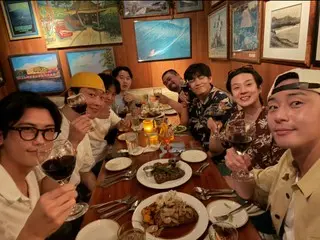 Nam diễn viên Park Seo Jun tiết lộ những ngày tháng anh ở cùng "gia đình Wooga" gồm V của BTS, Park Hyung Sik (ZE:A) và Choi Woo-shik