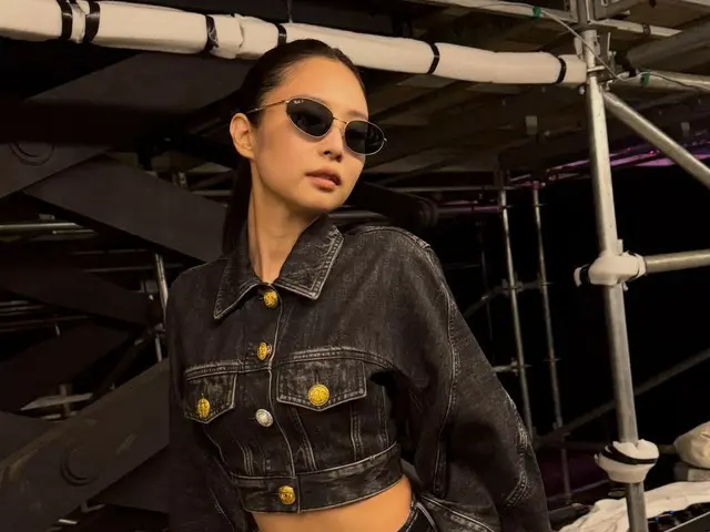 Vẻ quyến rũ đầy gợi cảm của Jennie (BLACKPINK) đã làm chấn động Singapore... Ảnh hậu trường được công bố.